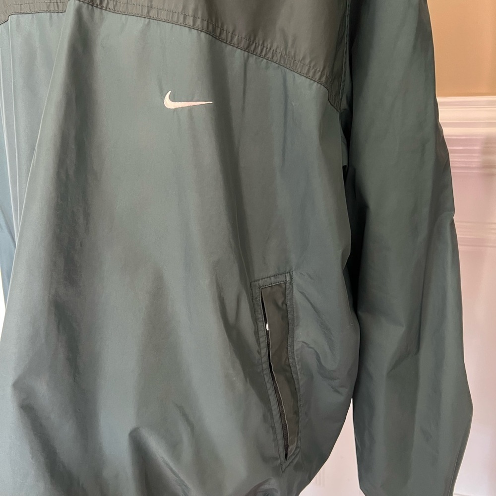 Men's Unique Style Vintage Nike Pullover Windbreaker in 2 Tone Green - Picture 3 of 10